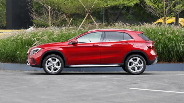 奔驰gla2004matic,奔驰gla200时尚款值得购买吗