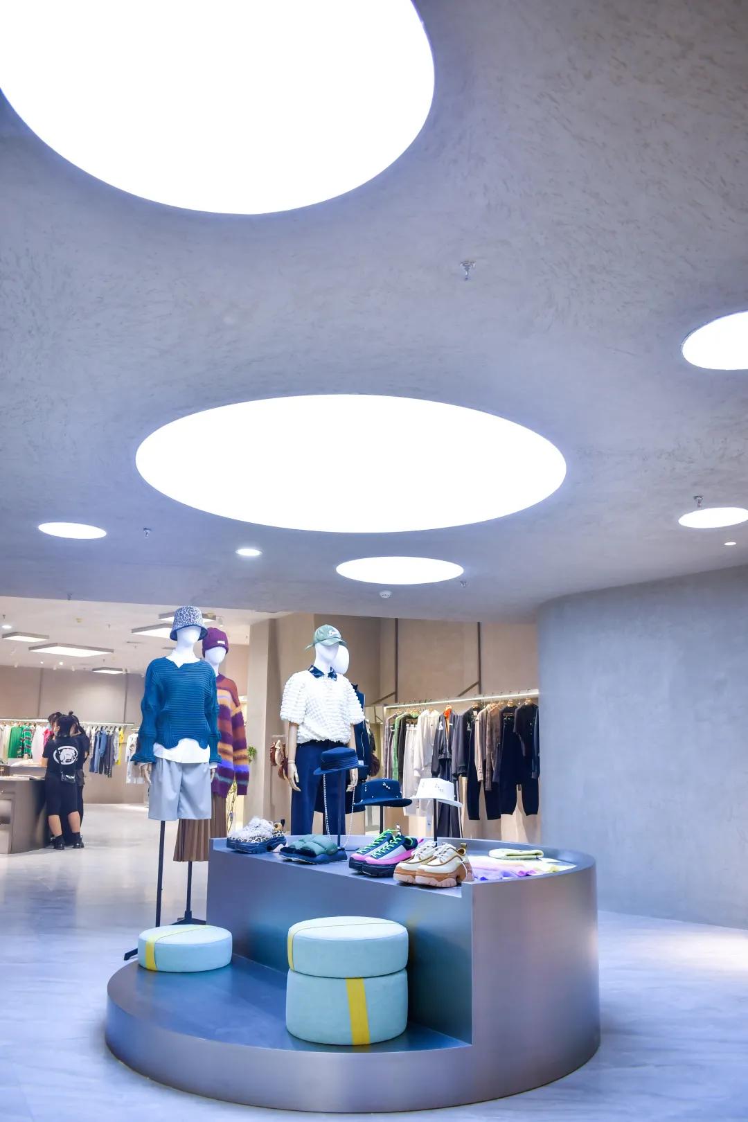 乌鲁木齐买手店有多酷？潮流搭配师坐镇，内藏咖啡吧，一秒出片