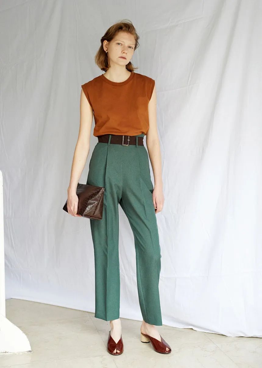 日常穿搭不可少具有质感腰带点缀,时髦精致女士两面穿时尚腰带