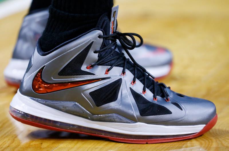 乔丹复出回归芝加哥主场,95年乔丹宣布回归视频