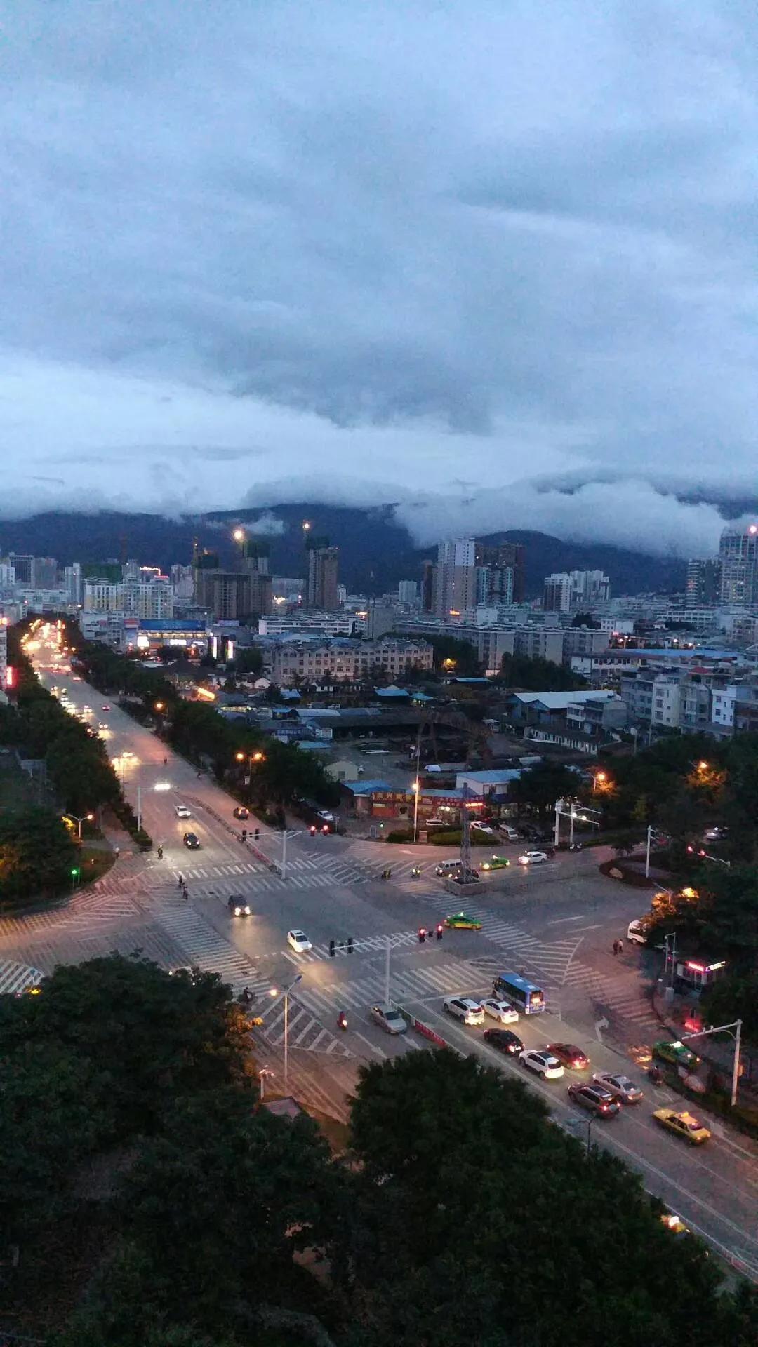 一家三口的田园生活,一家三口在大理的田园边租房15年