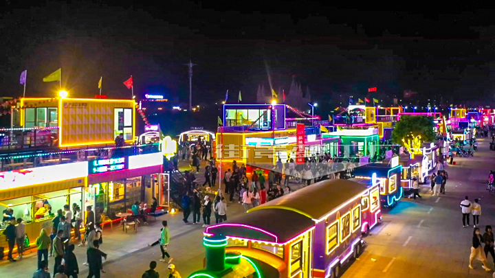 抢抓Z世代消费新风口，葫芦岛兴宫中街“集装箱”主题街游客爆满