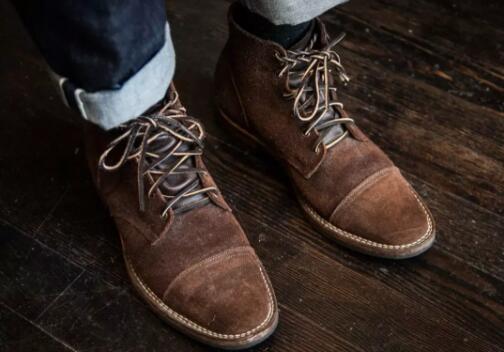 如何清洗一双麂皮鞋底子,麂皮的鞋子弄上油了怎么清洗