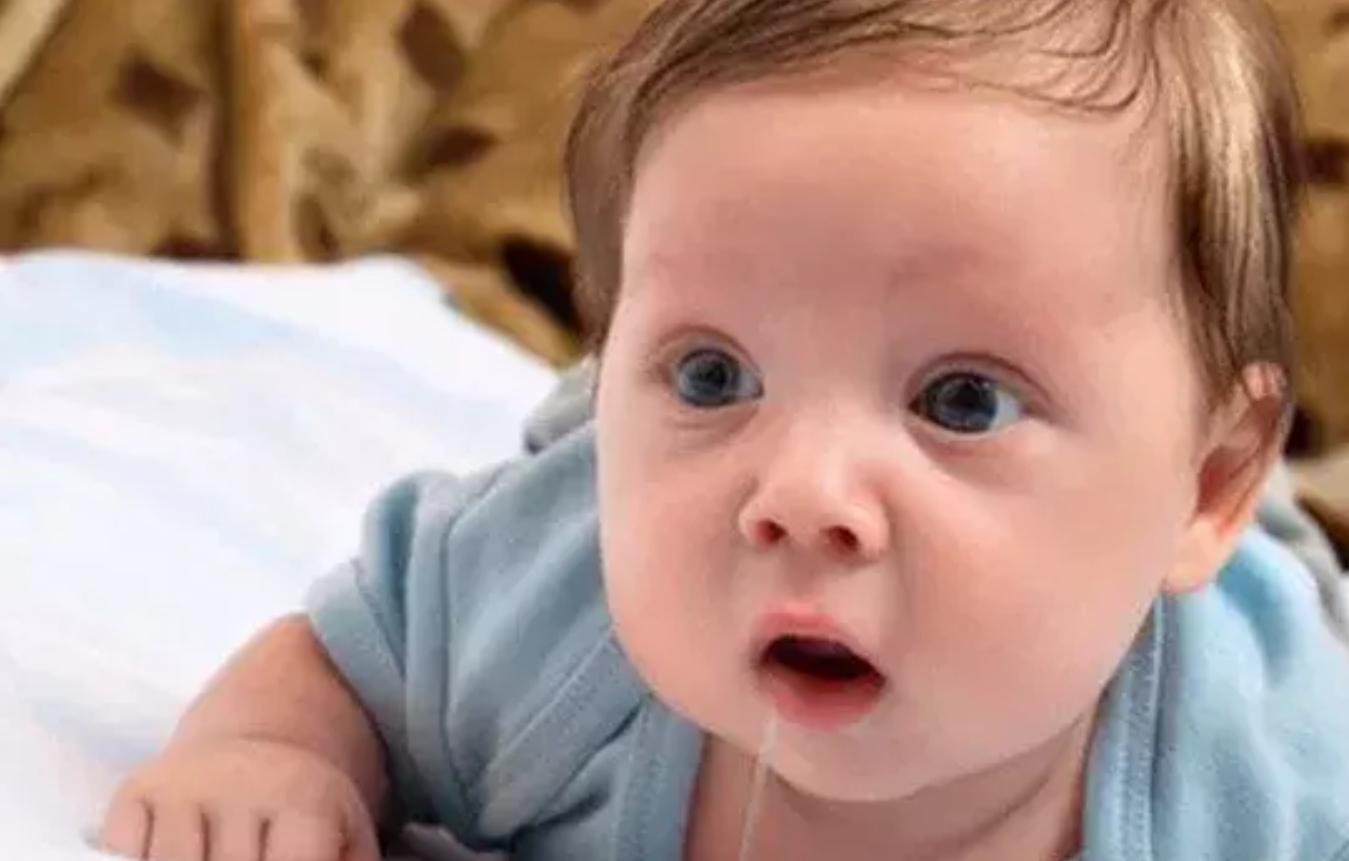 妈妈怎么帮助宝宝缓解长牙的痛苦,如何缓解长牙期孩子的不舒服