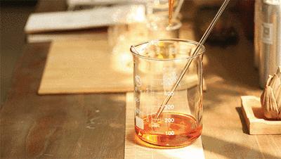 护发精油正确使用法,地板精油的使用方法和注意事项