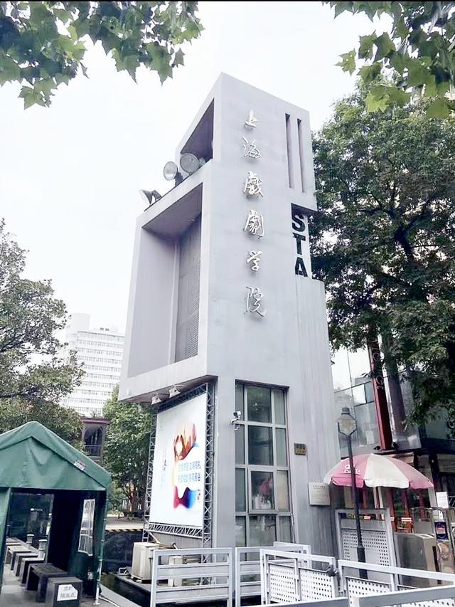 想考艺术类学校学什么比较好,报艺术班学什么好