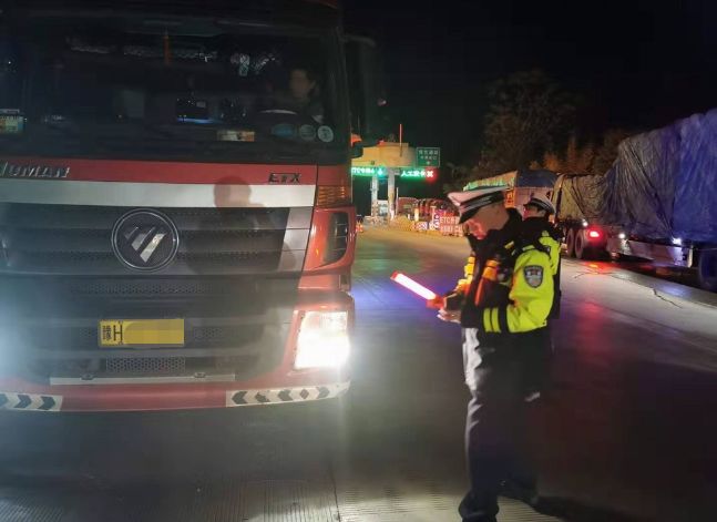 南宁高速交警查货车超载最新标准,广西禁止超载货车上高速吗