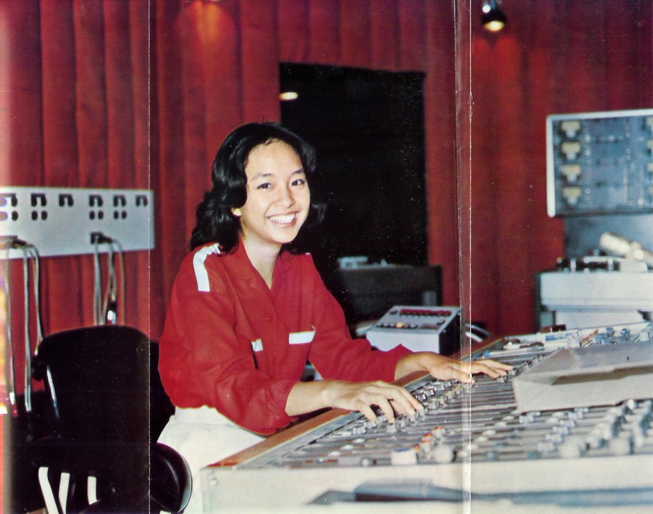 香江群音所有歌手名单,霞光万道原唱陈秋霞