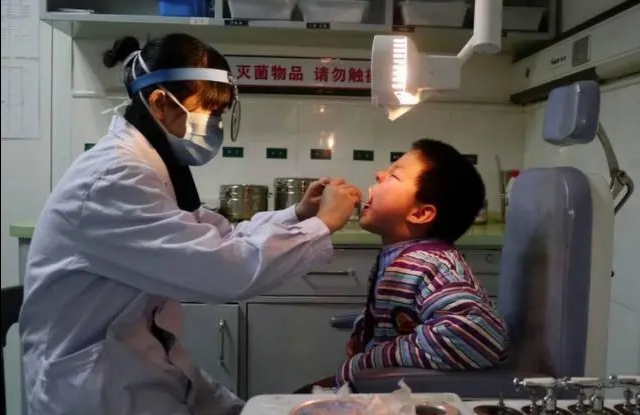 小孩误吞13mm玻璃弹珠,小朋友误吞弹珠怎么处理