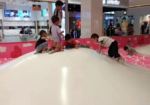 蹦床高空运动,蹦床户外