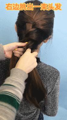 杨幂半扎鱼骨辫,杨幂的新发型双马尾鱼骨辫