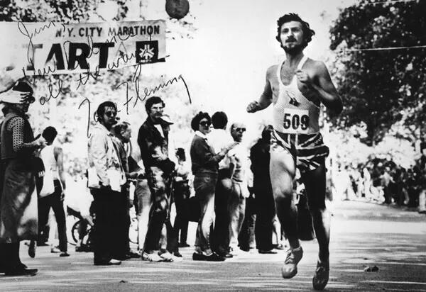 灰色运动鞋是什么梗,灰色运动鞋新百伦搭配