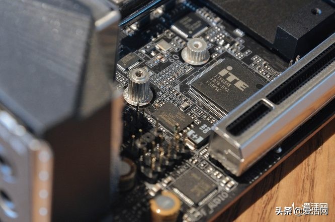 mini-ITX主板该怎么做成旗舰？来看看技嘉Z490IAORUSULTRA