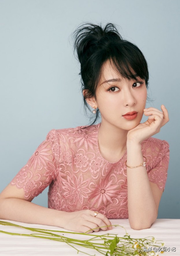 秃头姐妹怎么扎没有发缝的马尾,方圆脸适合的发型扎法不显秃头