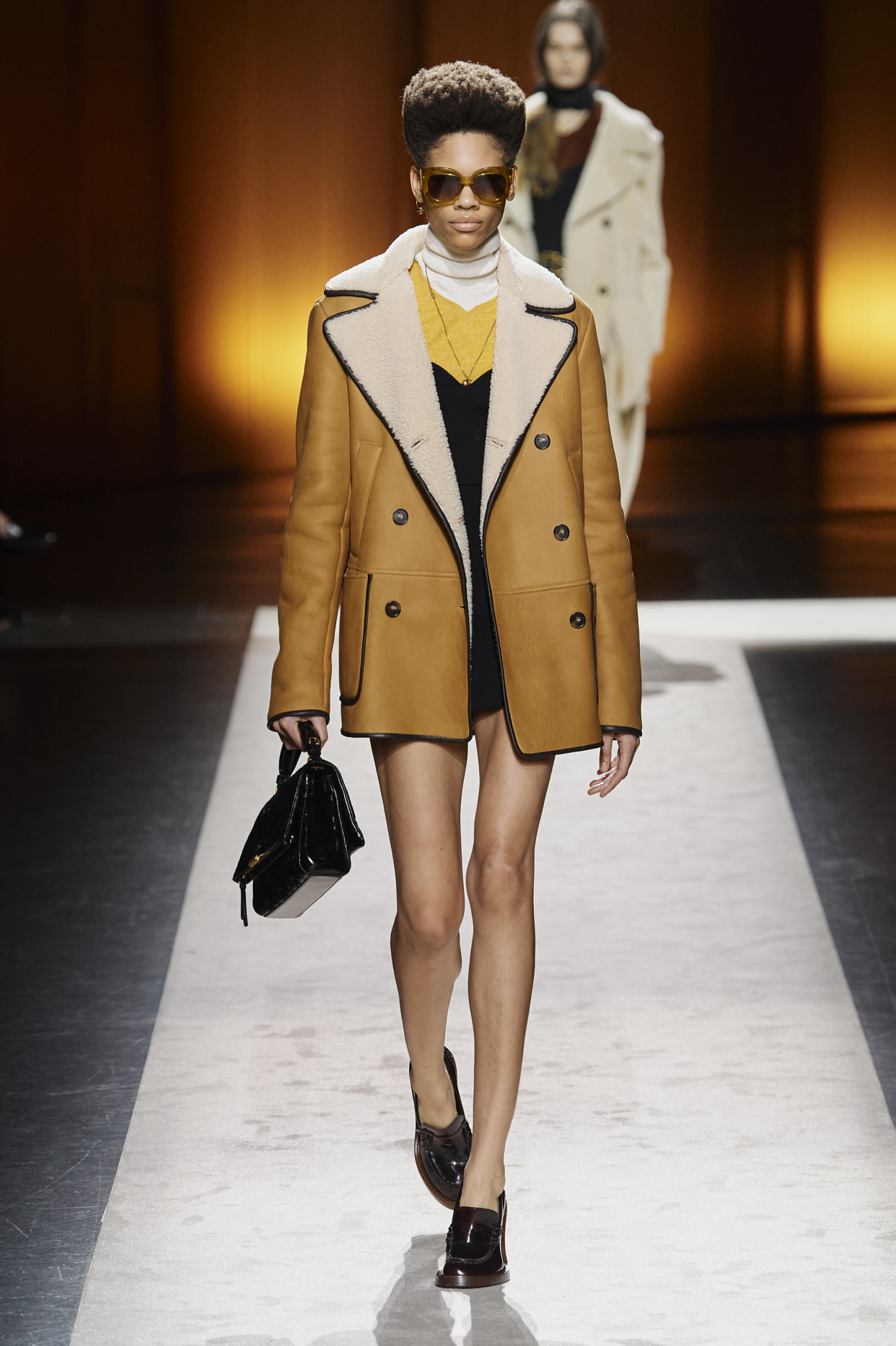 刘诗诗同款皮衣tods,刘诗诗tods绿色风衣外套