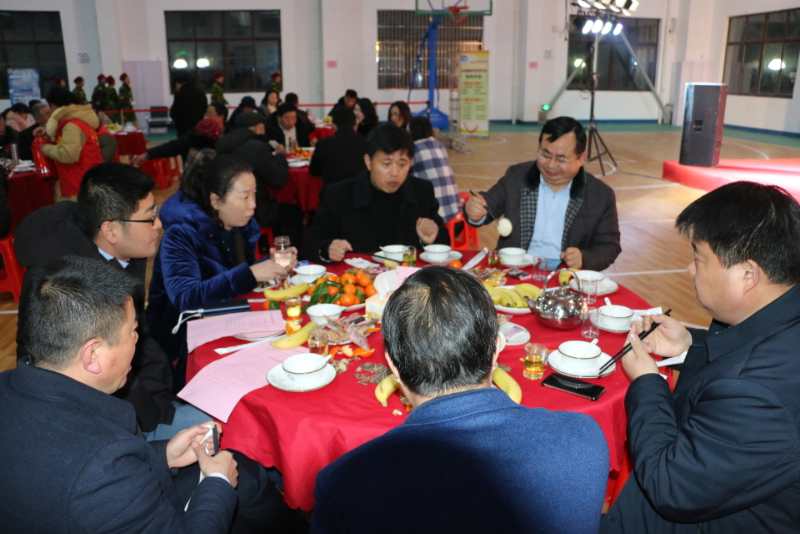 社区举办颂党恩迎新春文艺演出,和兴镇弘扬孝道文化文艺汇演