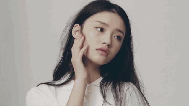 老姐姐跪了，1998年出生的杨超越已经用上3000的LaPrairie眼霜了