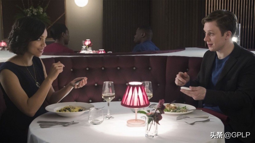 全球陌生人社交编年史：孤独感荷尔蒙千亿市值的风口与旋涡