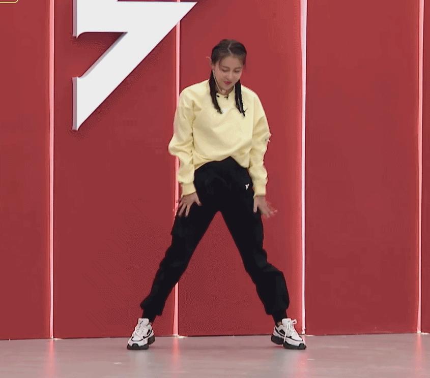 从“华策一姐”到18线小透明，被王思聪猛锤的贾青，不值得同情