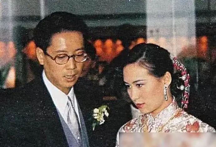 世纪婚礼何超莲,1991年何超琼结婚陈百强来了吗