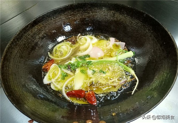 香辣香菇酱纯手工熬制,香菇酱的制作方法厨师秀