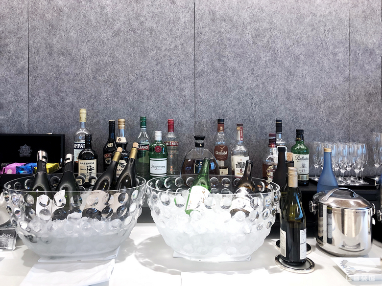 日本航空超级经济舱和经济舱 (日本五星航空公务舱)