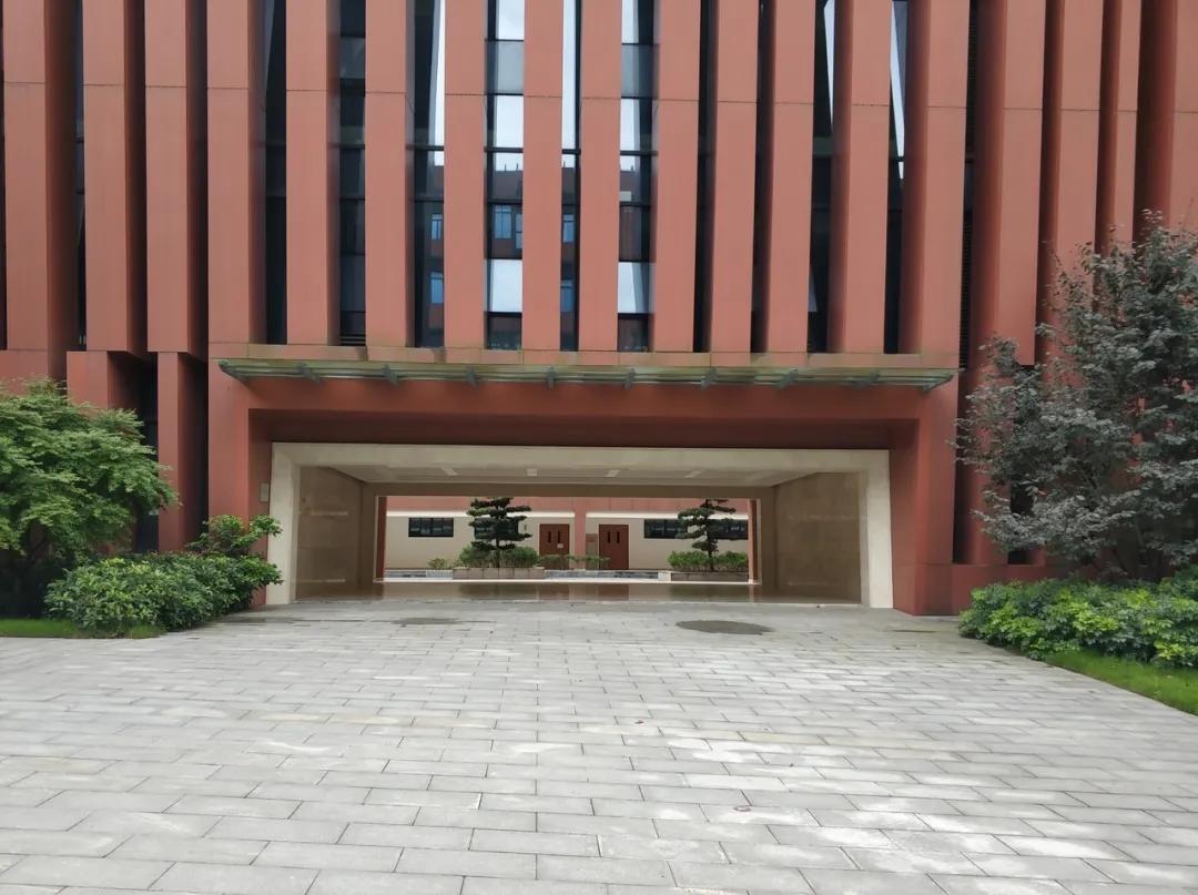 探秘！重庆一中大学城分校为何如此受欢迎