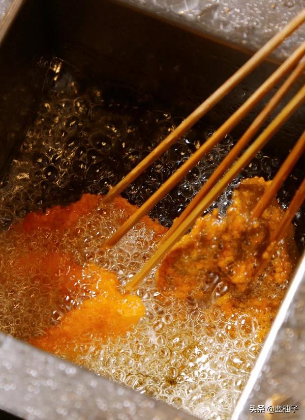 不油的炸串，比烧烤更嫩，比火锅更入味，从素到肉炸嘛嘛香，好吃