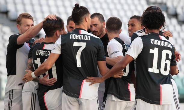 历史第一人罗球王,梅西c罗十大任意球