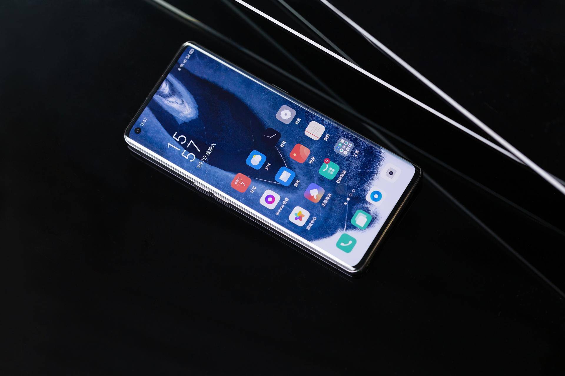 为什么英伦时尚看起来更有质感？材质配色是它最大的优势