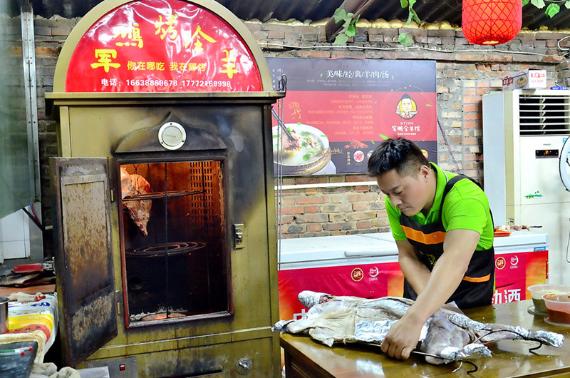 吉利网红美食打卡地军鹏烤全羊一米烤大串欢迎您