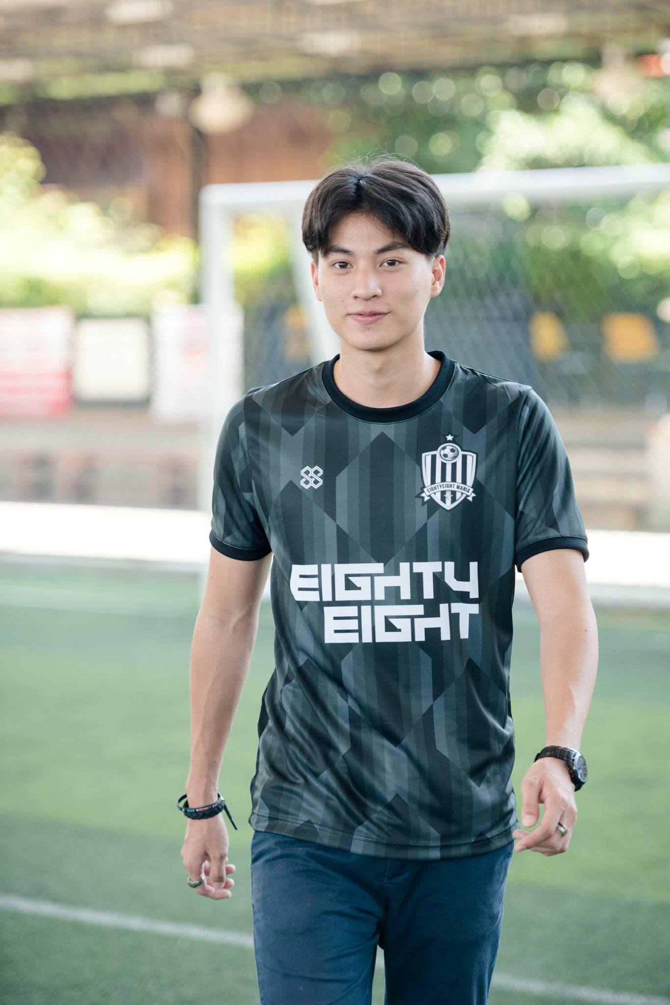 足球少年糕卡娜：热爱足球的他快乐无比