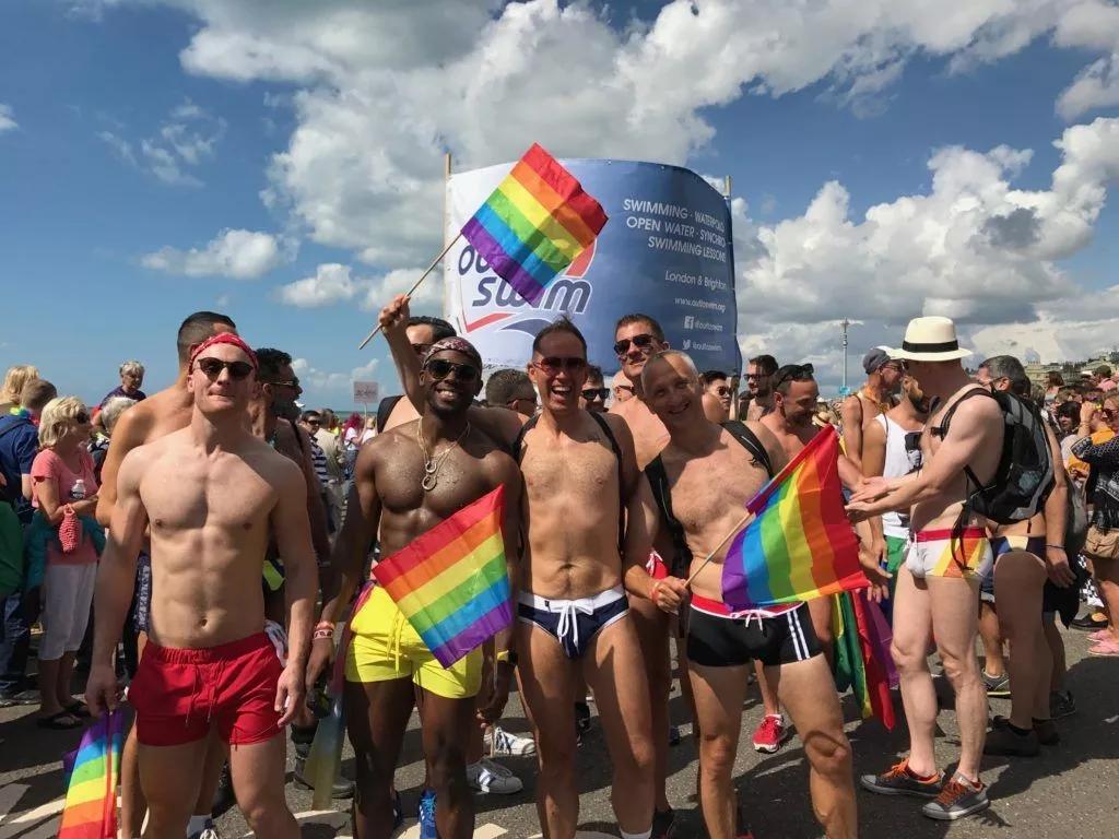 西方政治正确大逃杀:女权、LGBT、黑人谁能吃鸡?