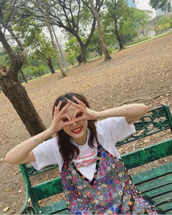 泫雅白蕾丝牛仔裙,泫雅镂空连体裙