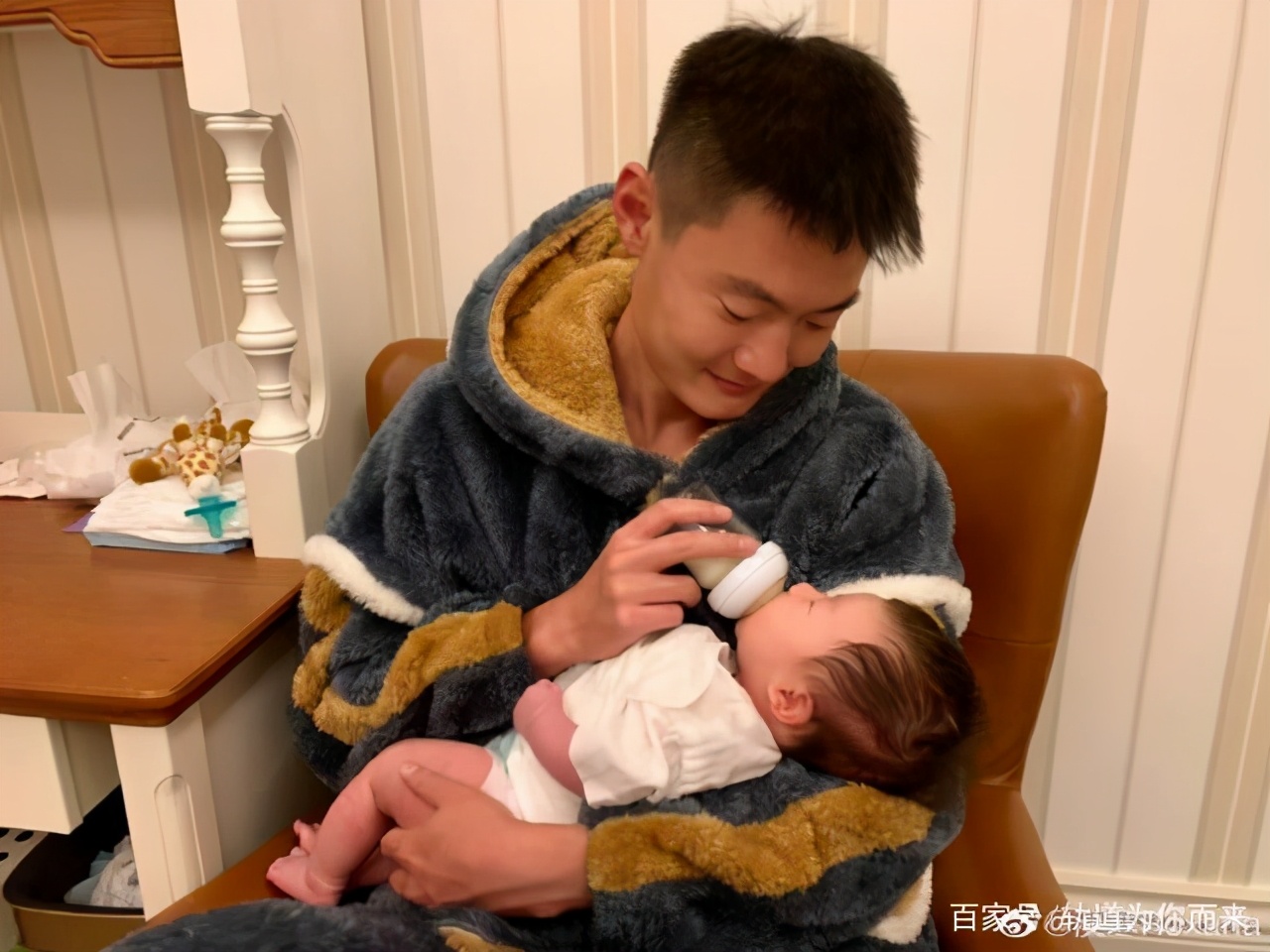 美女主播爆运动员丈夫孕期家暴还被拔指甲，男方甩锅激素太无语