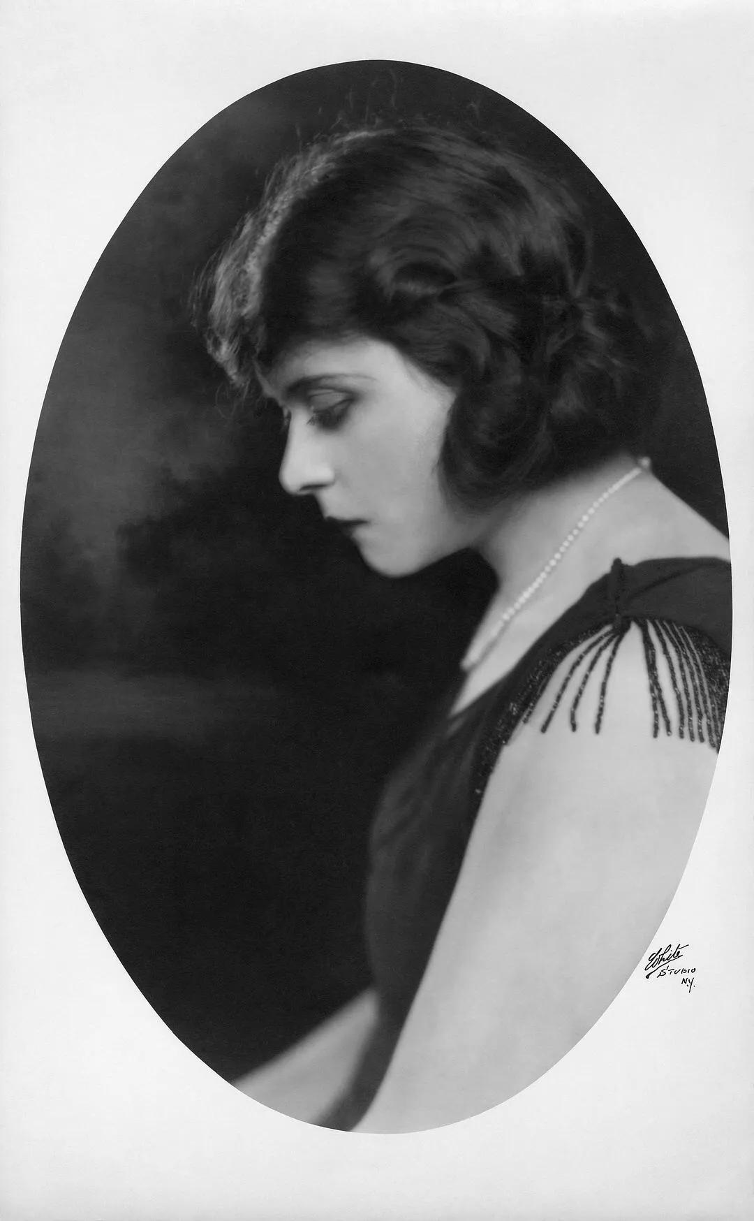 美宝莲限量版睫毛膏,美宝莲哪一款睫毛膏最好用