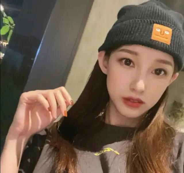 马凡舒首次主持天下足球,央视足球主持马凡舒