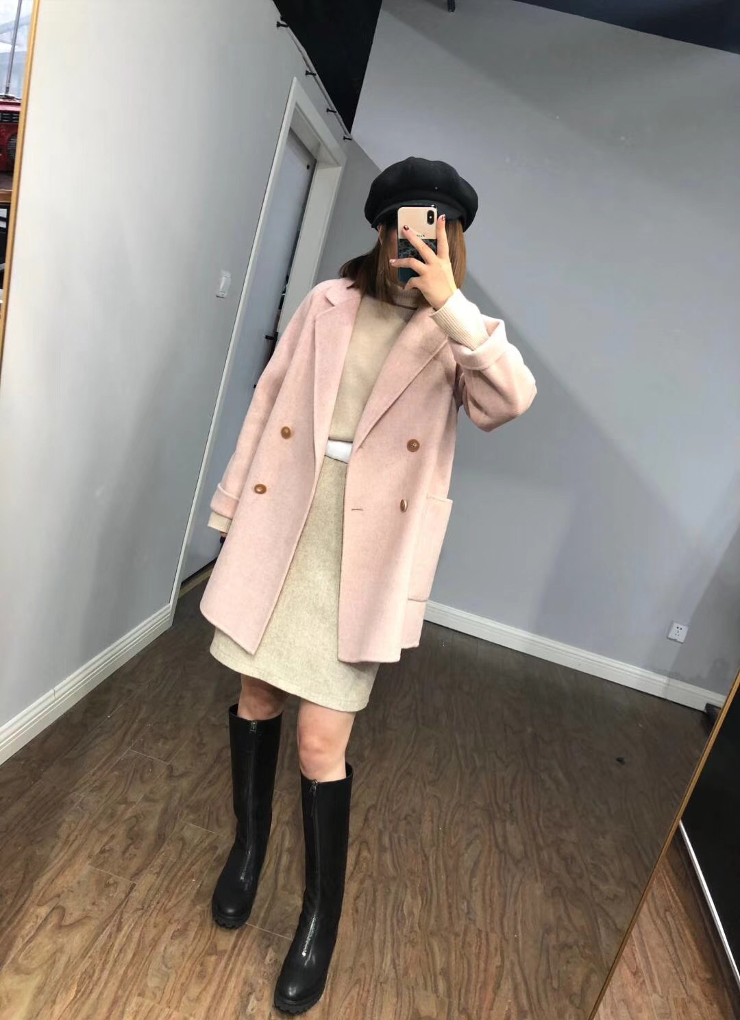 不同版型深灰色双面羊毛大衣穿搭,羊毛绒大衣怎么穿不显臃肿