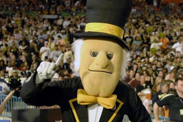 骷髅、骑士、战斗的爱尔兰人…这些美国大学的吉祥物背后的故事