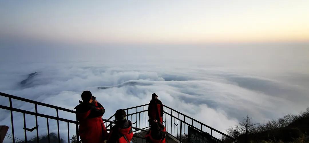 峨眉山金顶日月同辉高清大图,峨眉山日出云海彩虹风景