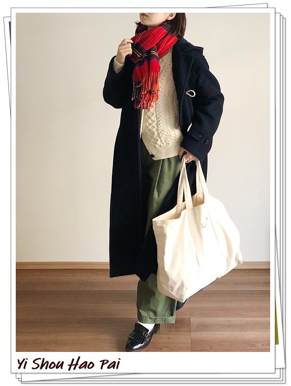 深色格纹围巾搭配啥颜色衣服,红色格纹围巾系法