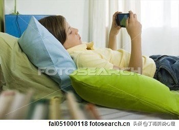 青春期孩子不玩手机玩什么,青春期的孩子不出门