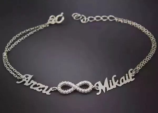 属兔的本命年戴金的还是戴银的好,2024年本命年适合戴金还是戴银