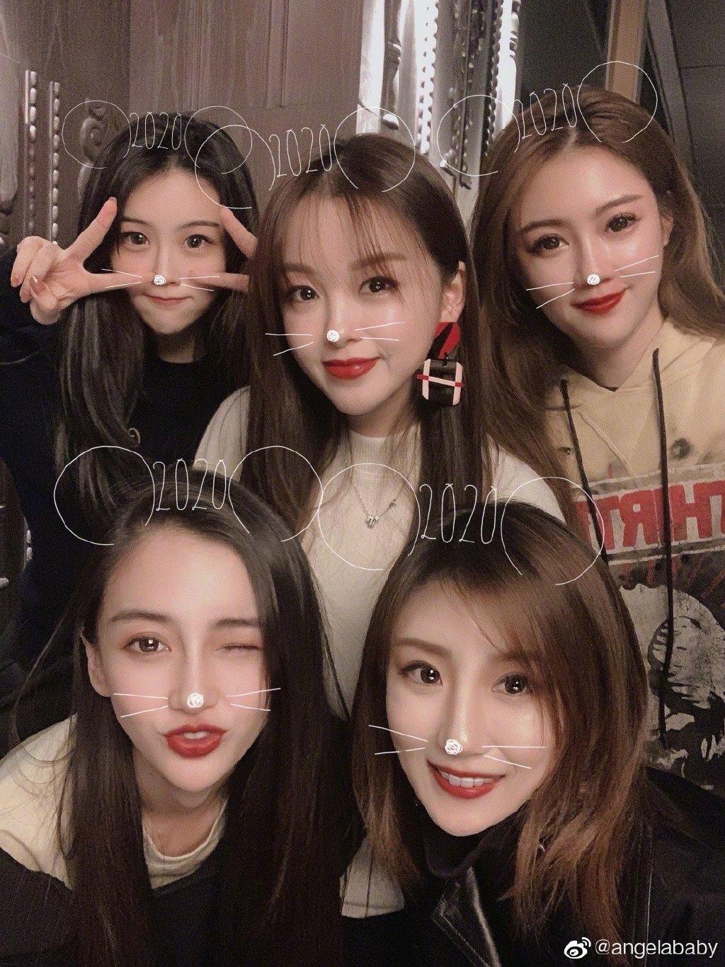 连她都要镶边合影的聚会，来头这么大？