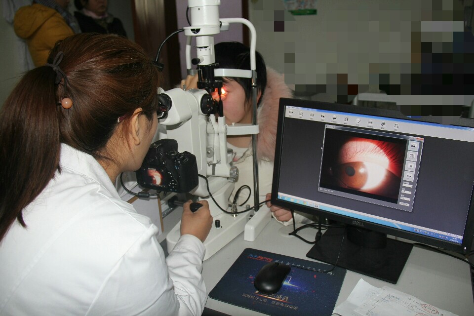 锦旗后面的故事,医术精湛显仁心患者感恩赠锦旗