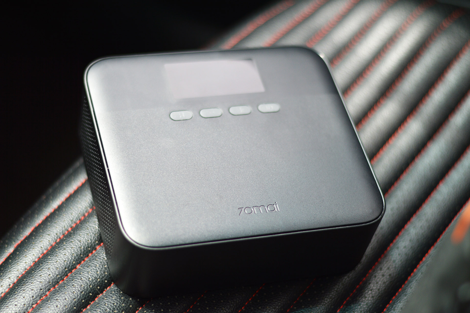 还去店里给汽车充气？有了巴掌大小的充气泵，从此告别轮胎店