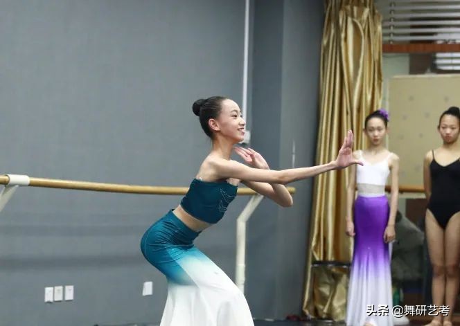 怎么瘦脸变成瓜子脸告别双下巴,瘦脸方法学生党最快告别方圆脸