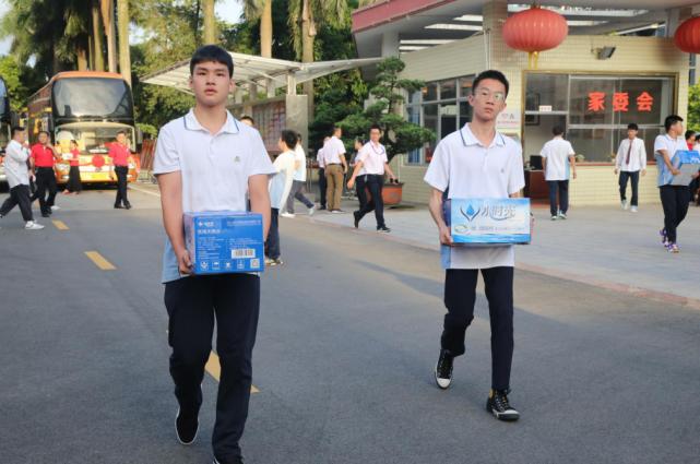 一袭盛兴红，满屏心中爱|贴心服务为盛兴学子保驾护航