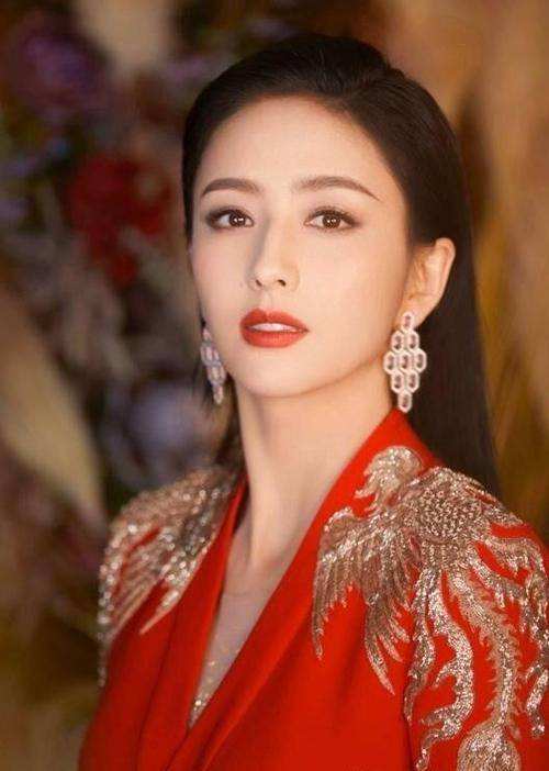 佟丽娅敬业又豪气，为拍戏在横店买房，回忆刚入行住小宾馆超辛酸