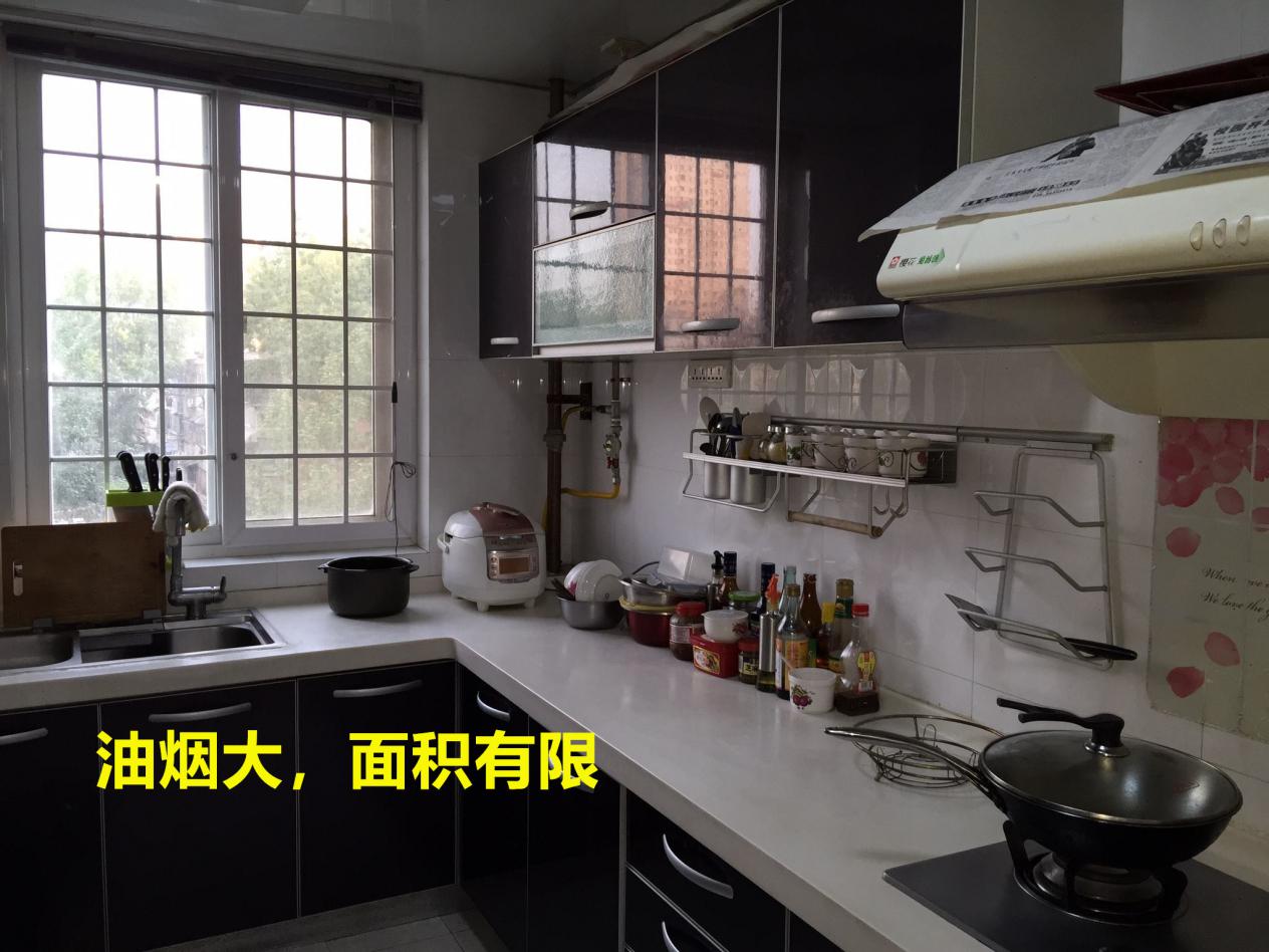 要是小户型都学国外，书房塞在厨房里，油烟满面用不到半年就要拆